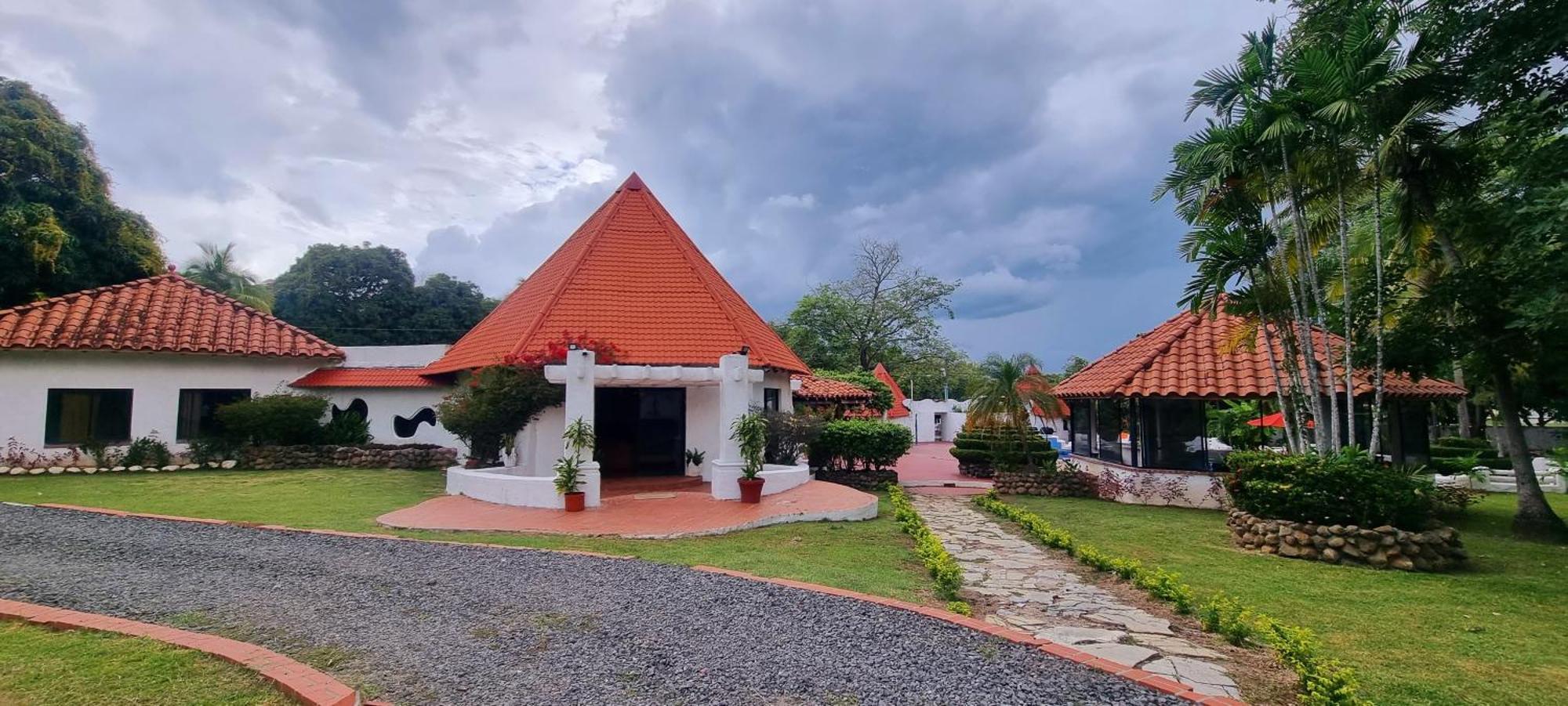 Mia Nueva Gorgona Hotel Kültér fotó