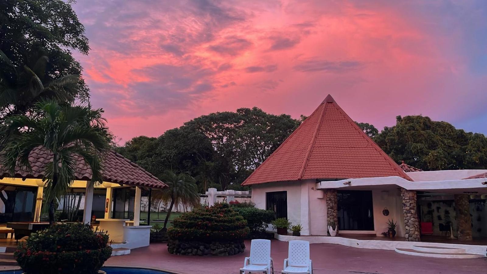 Mia Nueva Gorgona Hotel Kültér fotó